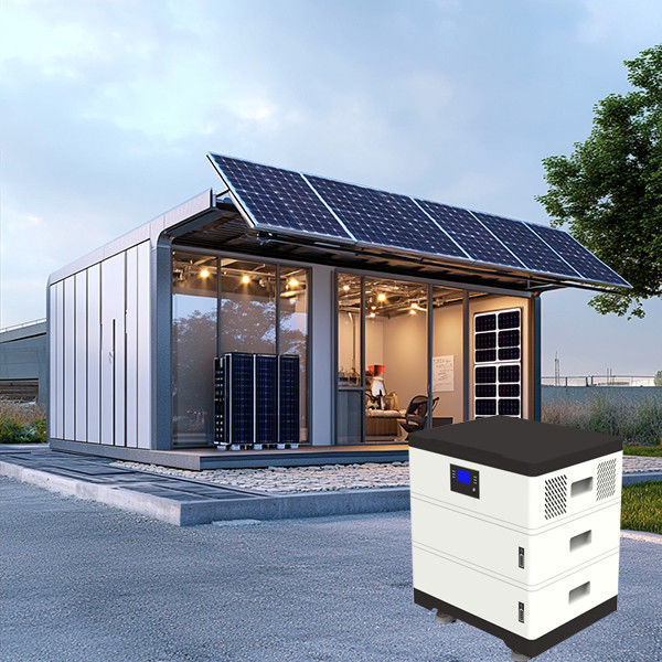 Smart Microgrid avec des piles LFP pour une efficacité à la fois à une phase et à trois phases de sortie CA